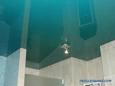 Progettazione di soffitti tesi nel bagno