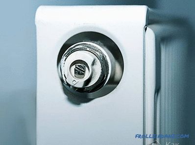 Lavando l'impianto di riscaldamento con le proprie mani
