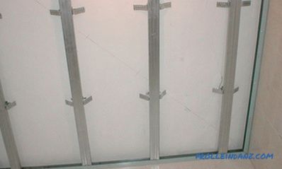Come fissare i pannelli di plastica al soffitto o al muro correttamente e senza errori