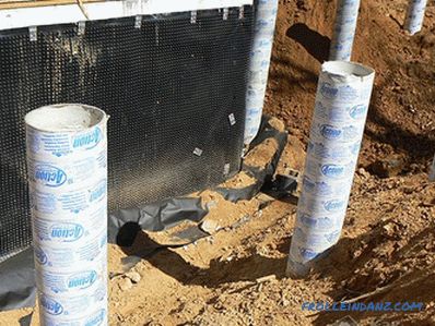 Drenaggio del basamento della parete - fondazione con sistema di drenaggio