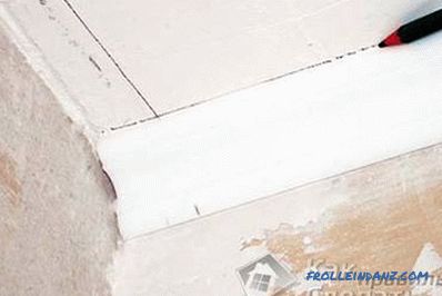 Come tagliare un plinto del soffitto