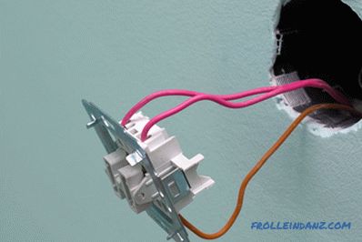 Come collegare un interruttore della luce con due tasti + Foto