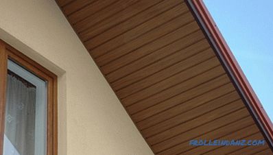 Varianti di archiviare gli strapiombi del tetto con un soffitto, teli o plastica + video