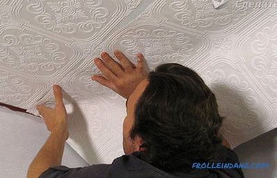 Come incollare la carta da parati in vinile sulle pareti e sul soffitto (+ foto)