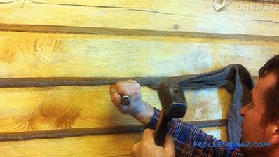 Come calafatare casa di tronchi con le tue mani