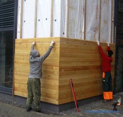 Finitura della facciata con un planken - facciata che termina con un planken