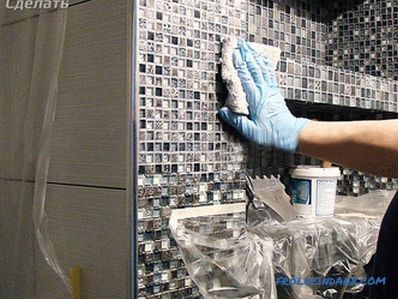 Come rimuovere il silicone sigillante dal bagno acrilico, piastrelle, vestiti