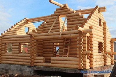 La casa di legno - che è meglio di un bar o di un tronco per la costruzione