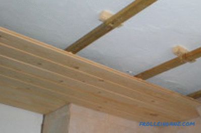 Come riparare il rivestimento sul soffitto e le pareti con klyaymerov